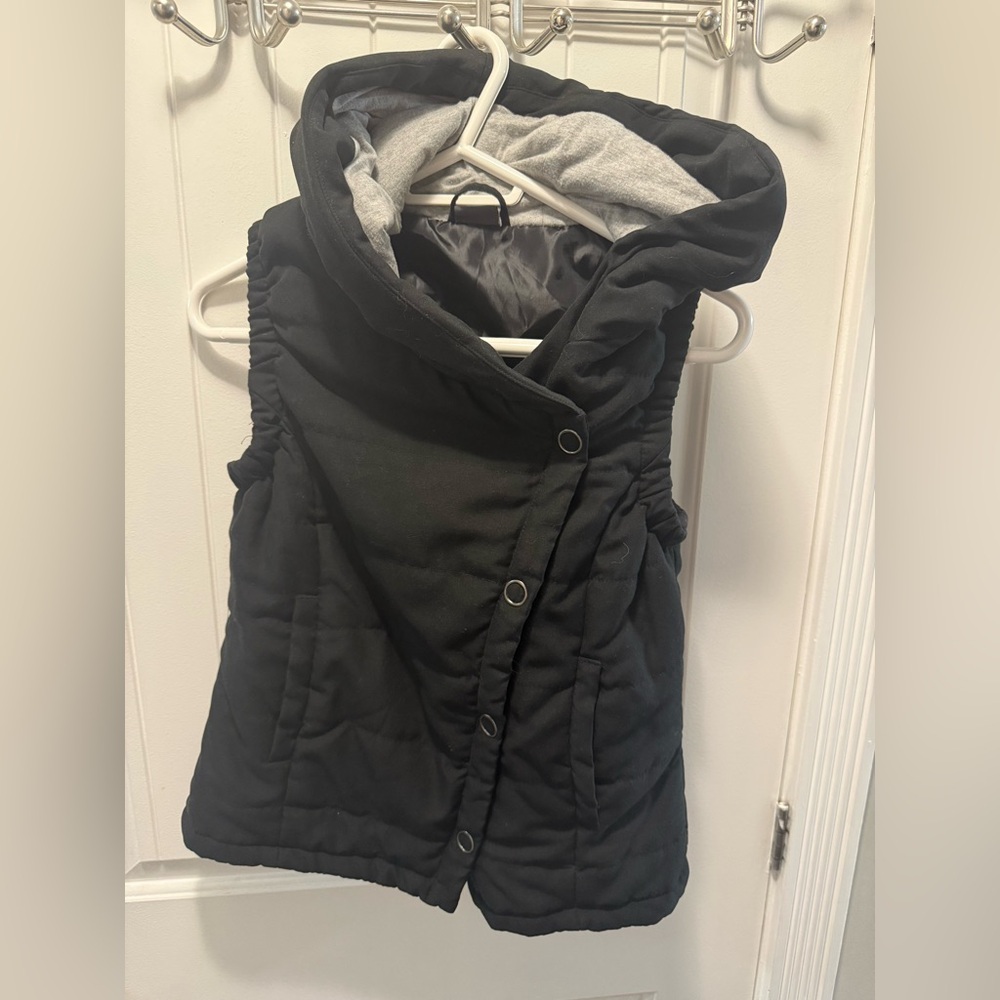 Women’s Black Hooded Vest – Medium | Asymmetrical Buttons | Excellent Condition